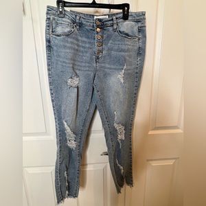 ALMOST FAMOUS Distressed Jeans